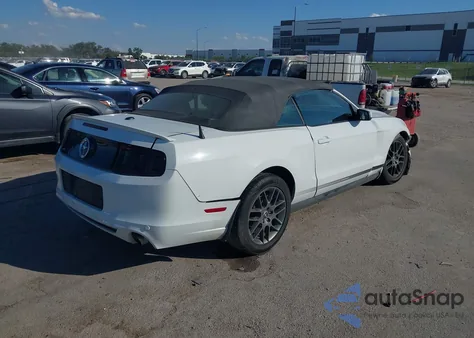 2014 Ford Mustang V6 Premium из США, поврежденный, VIN 1ZVBP8EM3E5298744